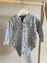 CARTERS Outfit (9 Months)