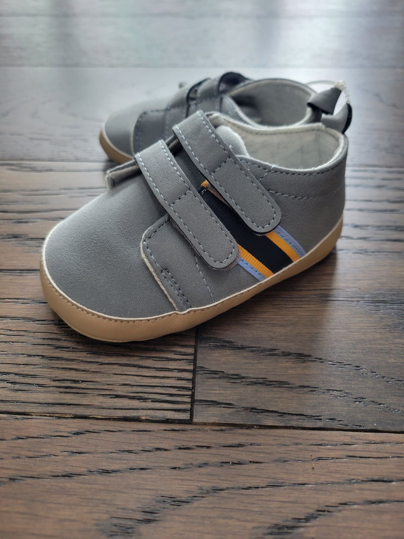 CARTERS Shoes (Size 6-9 Months)