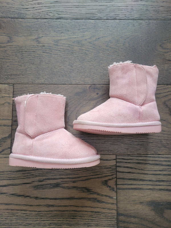 BOOTS (Size 7)