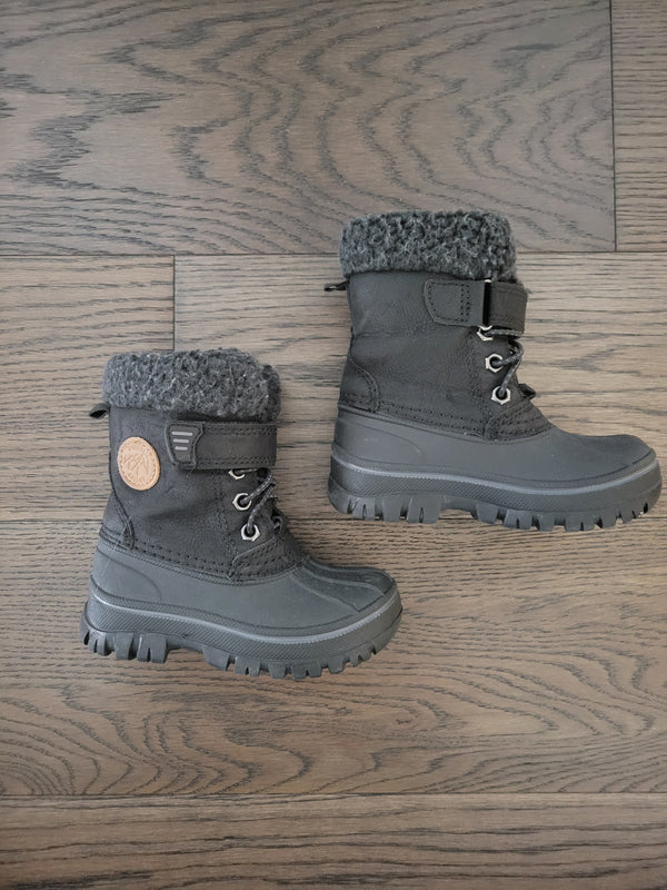 JOE FRESH Winter Boots (Size 6)