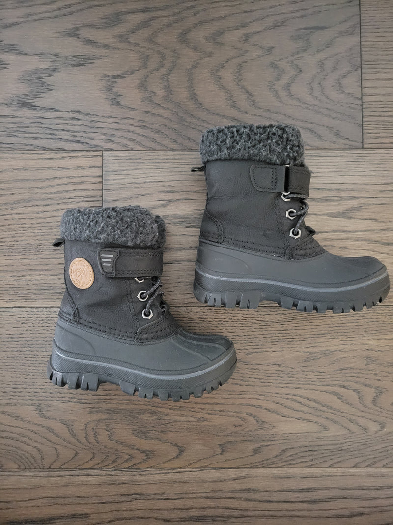 JOE FRESH Winter Boots (Size 6)