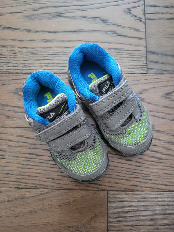 FILA Shoes (Size 5)