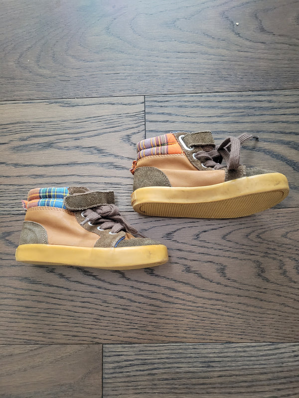 OLD NAVY Shoes (Size 6)