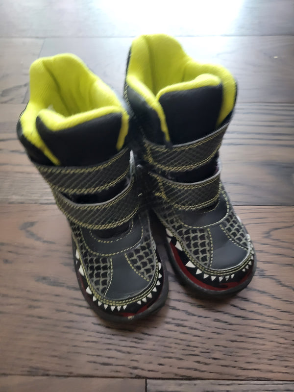 Winter Boots (Size 7)