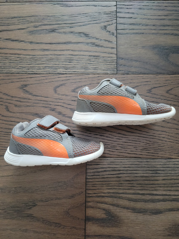 PUMA Shoes (Size 5)
