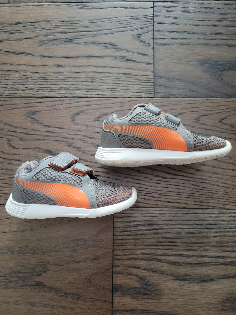 PUMA Shoes (Size 5)