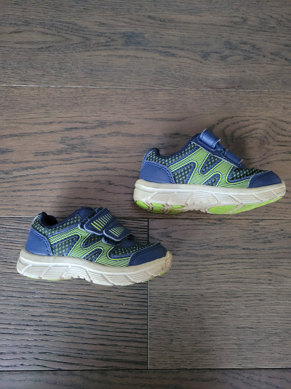 ATHLETIC WORKS Shoes (Size 5)