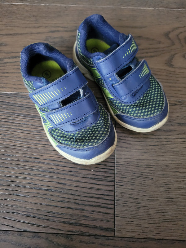 ATHLETIC WORKS Shoes (Size 5)