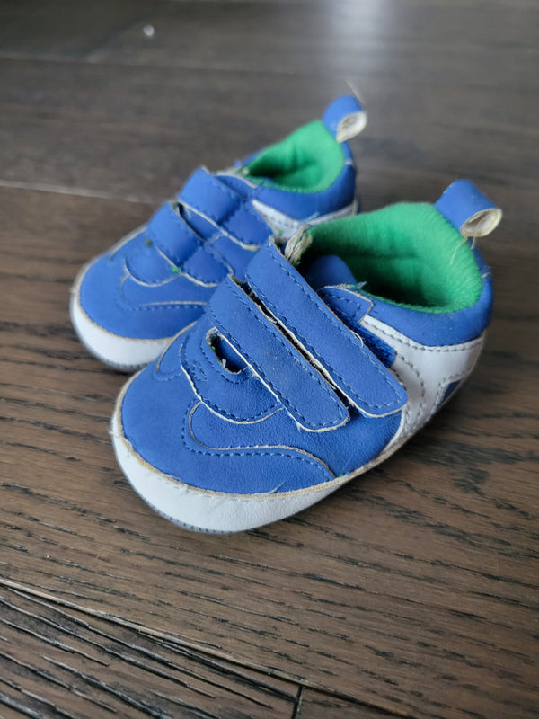CARTERS Shoes (Size Newborn)