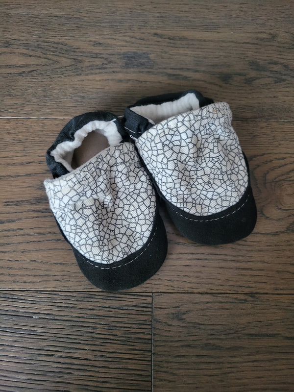 WIGGLE FEET Slippers(Approx Size 6-12 Months)