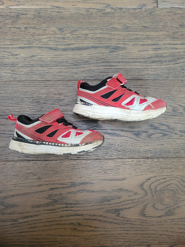 ATHLETIC WORKS Shoess (Size 6)