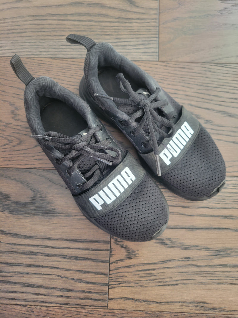 PUMA Shoes (Size 12)