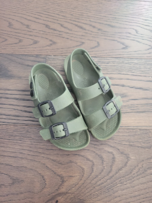 KAUAI Sandles (Size 8)