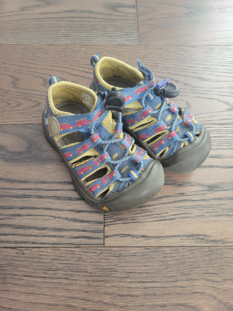KEEN Sandles (Size 9)