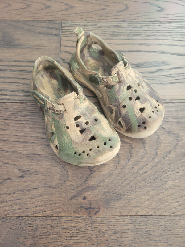 SKECHERS Shoes (Size 7)