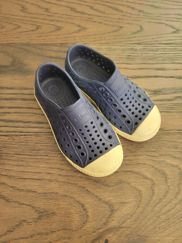 NATIVE Shoes (Size 8)