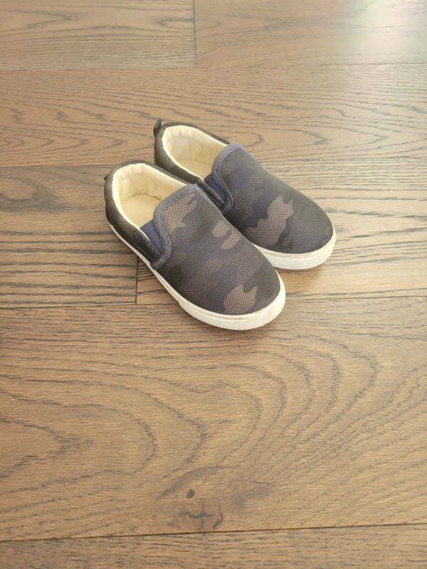 Shoes (Size 8)