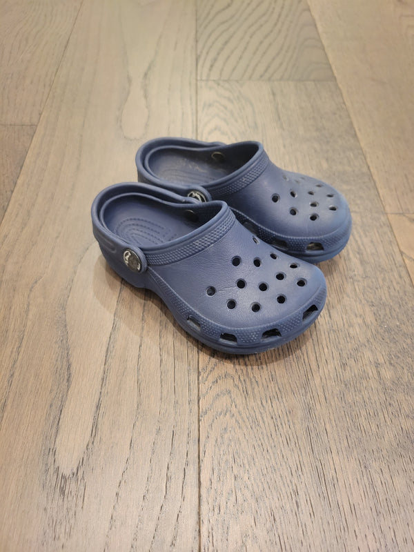 CROCS (Size 8)