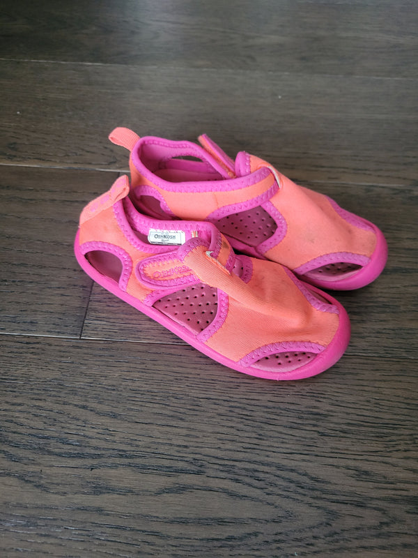 OSHKOSH Water Shoes (Size 11)