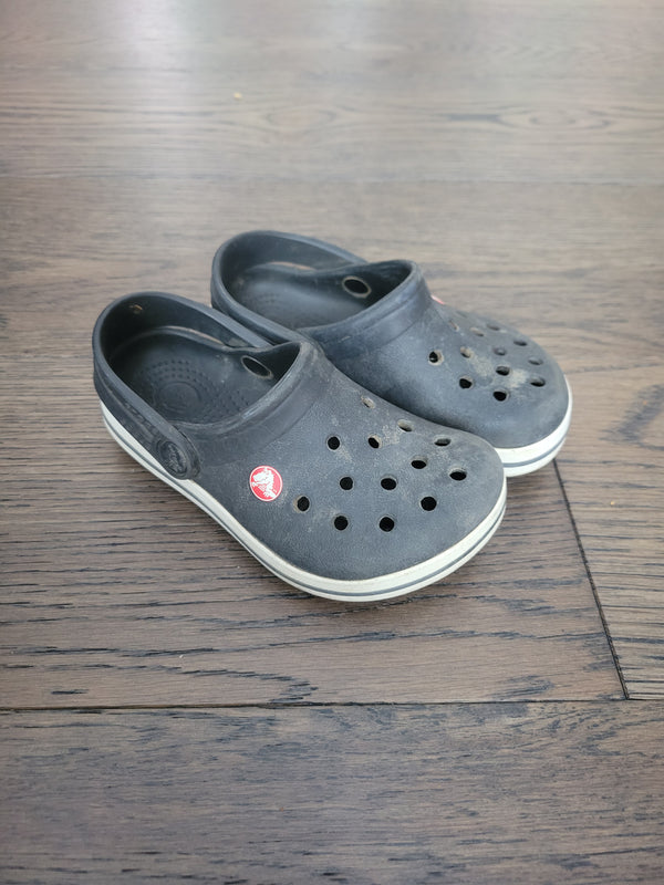CROCS (Size 6)