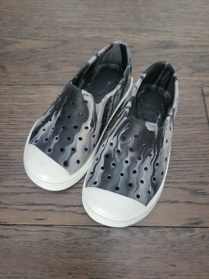 Shoes (Size 6)