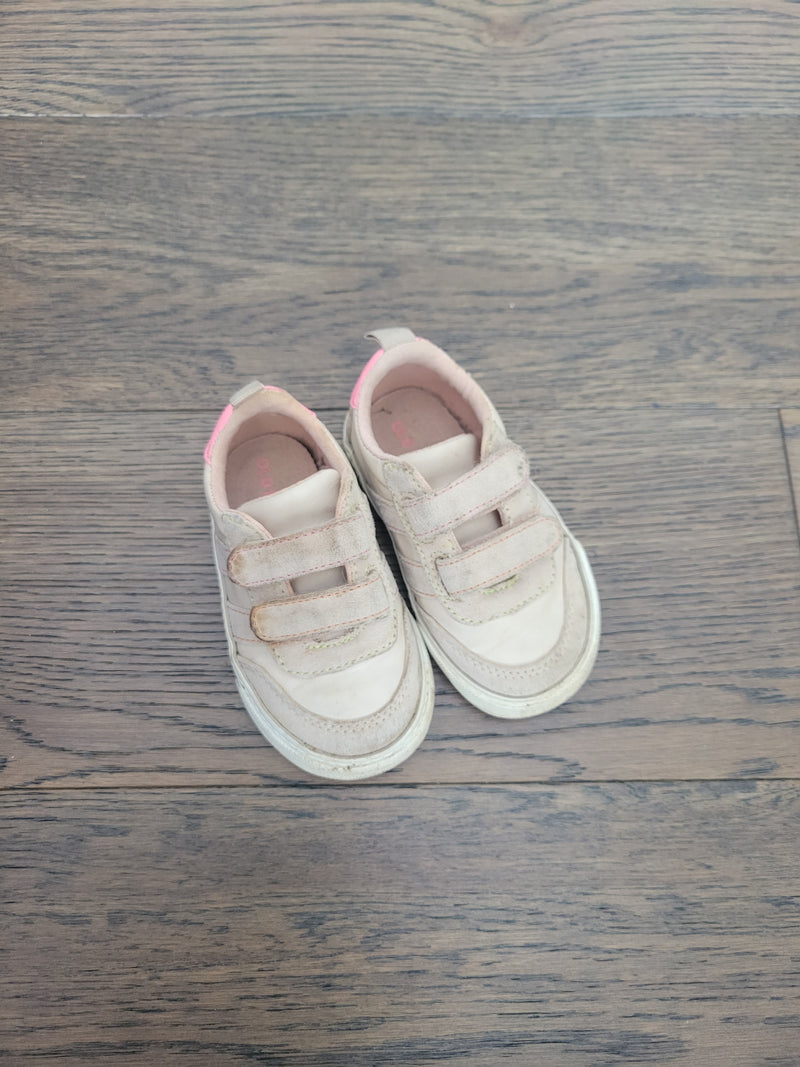 OLD NAVY Shoes (Size 5)