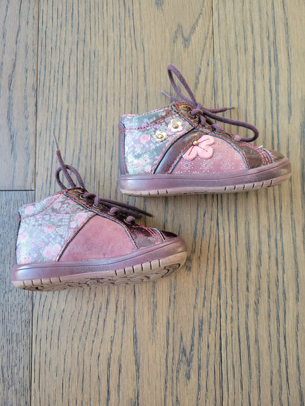 Boots (Approx Size 2)