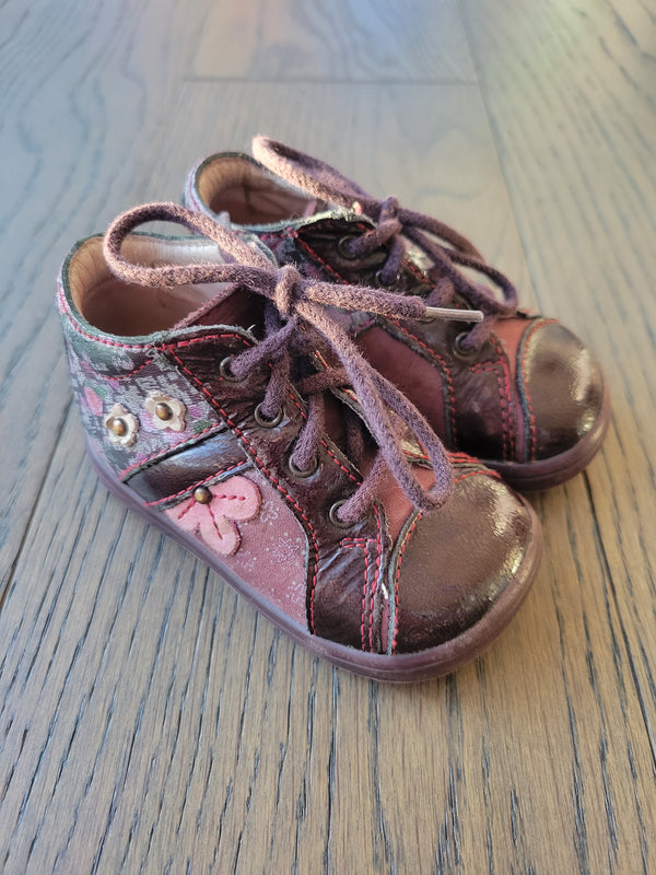 Boots (Approx Size 2)