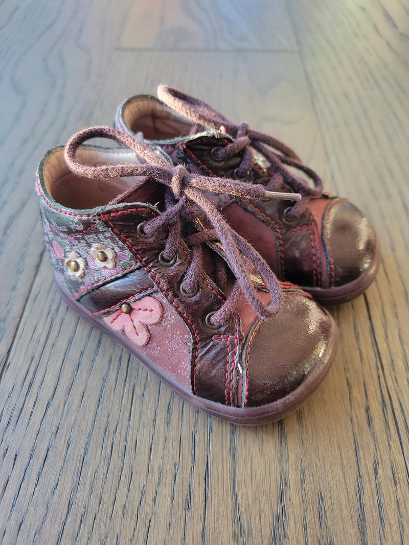 Boots (Approx Size 2)