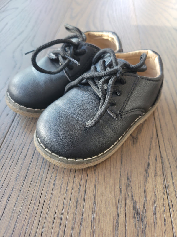 Dress Shoes (Approx Size 6)