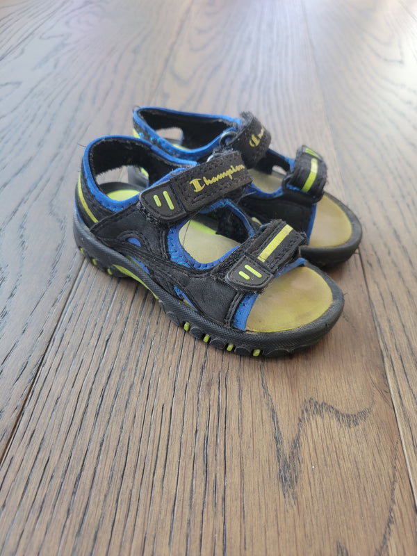 CHAMPION Sandles (Size 5)