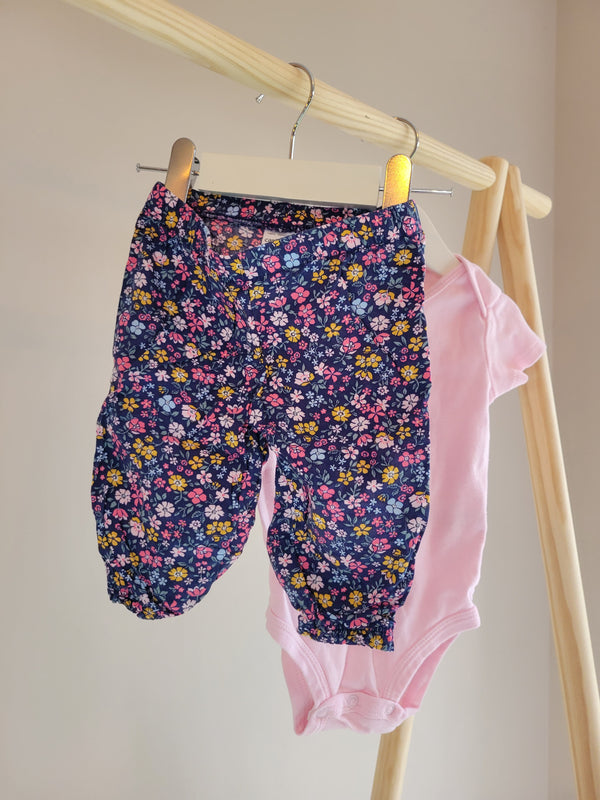 CARTERS Outfit (9 Months)