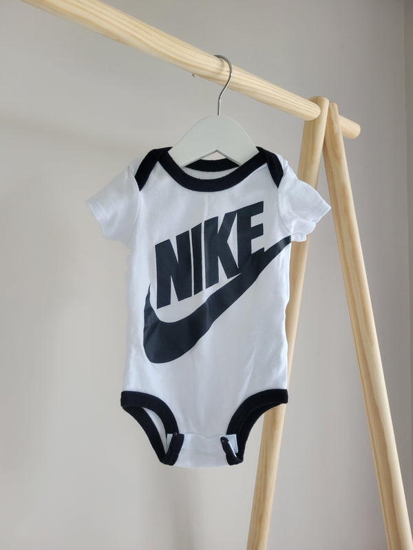 NIKE Onesie (6 Months)