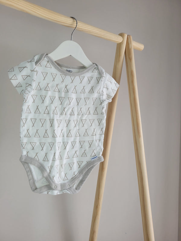 GERBER Onesie (6-9 Months)