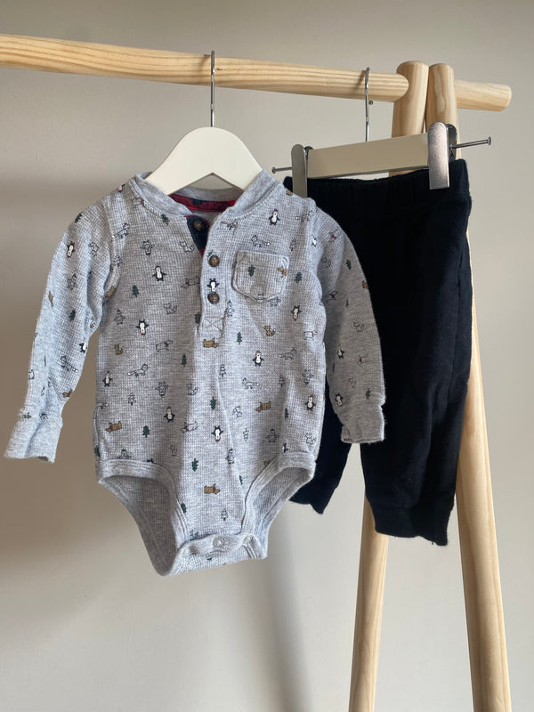 CARTERS Outfit (9 Months)