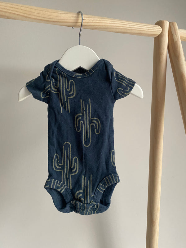 CARTERS T-Shirt Onesie (Preemie)
