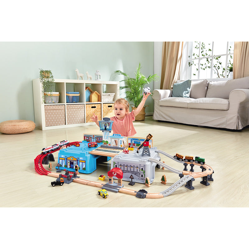 MEGA METROPOLIS TRAIN BUCKET SET – HAPE