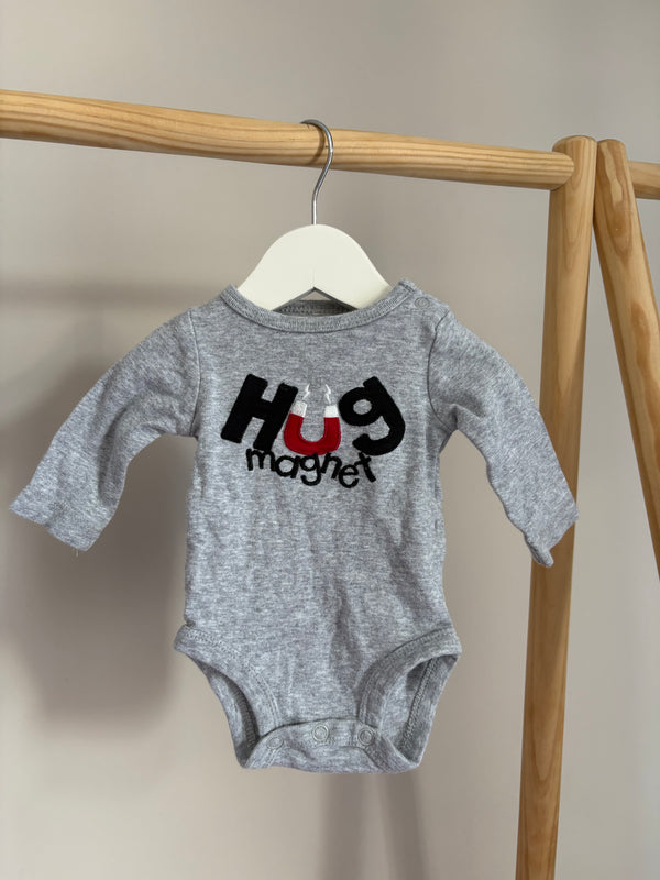 CARTERS Hug Magnet (Newborn)