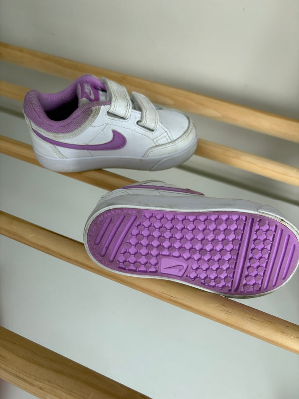 NIKE Shoes (Size 6)
