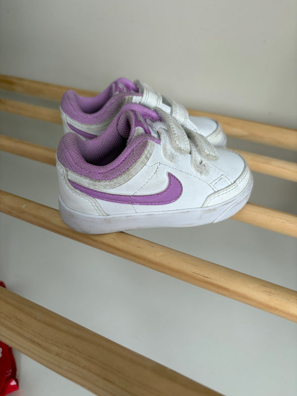 NIKE Shoes (Size 6)