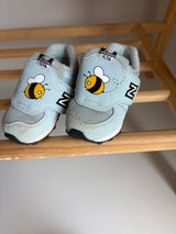 NEW BALANCE (Size 4)