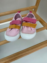 OSH KOSH Shoes (Size 6)