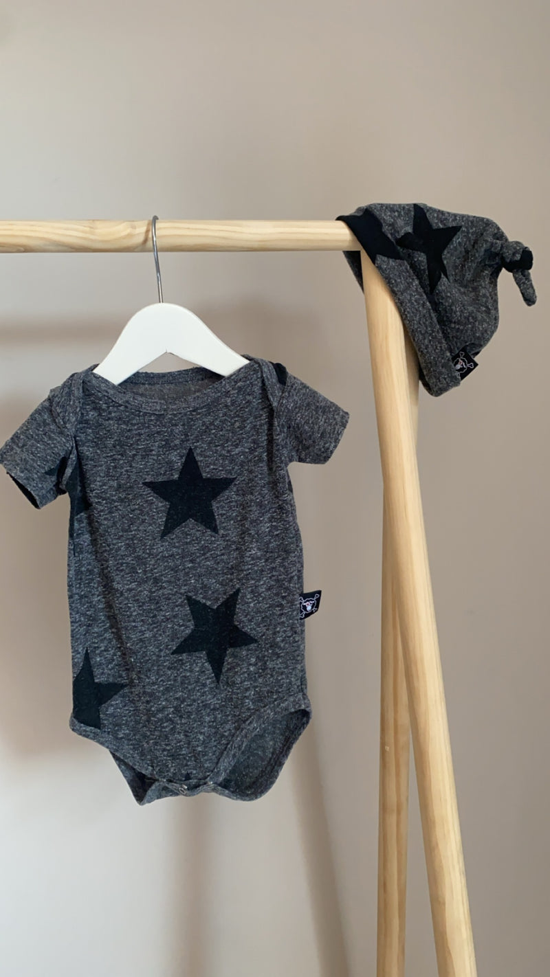 NUNUNO Onesie & Hat (0-6 Months)