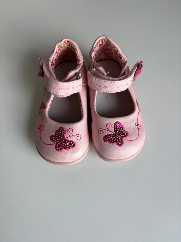 NELLBLU Shoes (Size 4)
