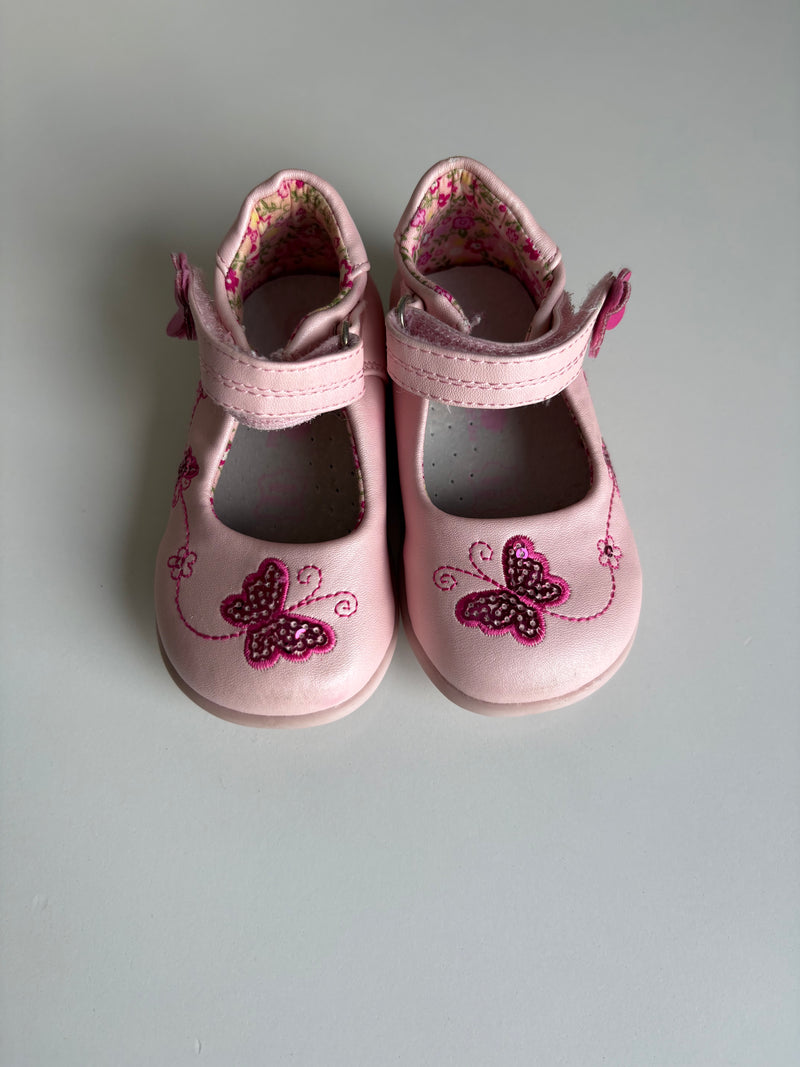 NELLBLU Shoes (Size 4)