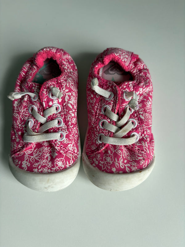 ROXY Shoes (Size 6)