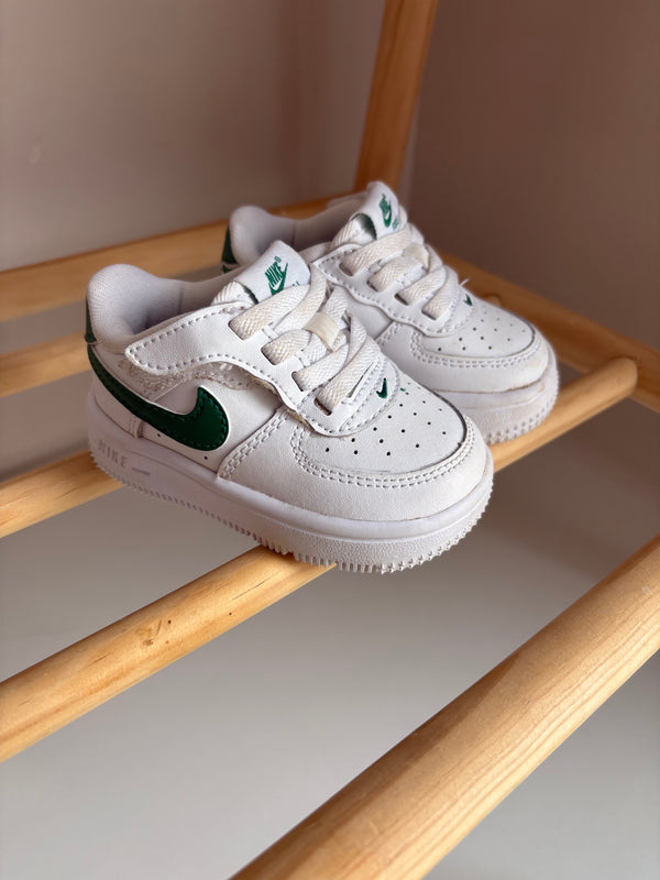 NIKE Shoes (Size 4)