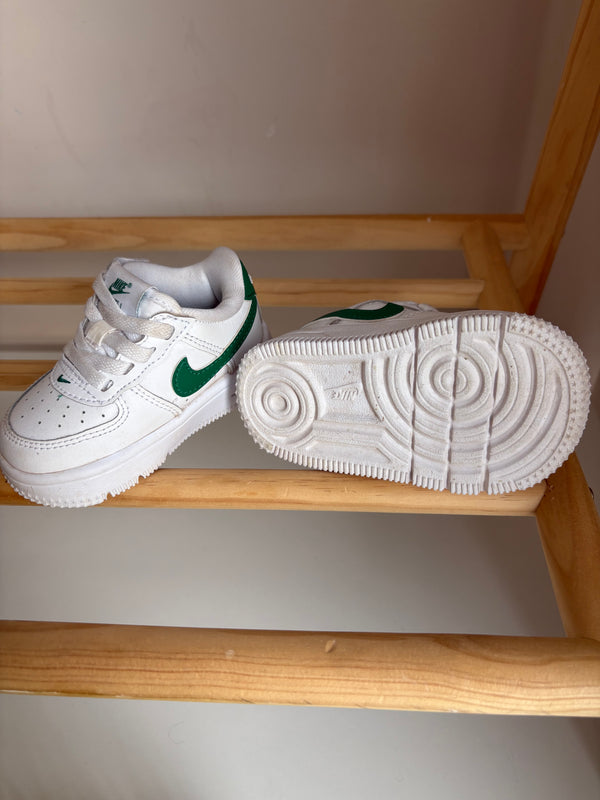 NIKE Shoes (Size 4)