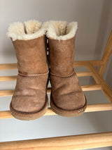 UGG (Size 9)