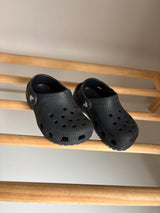 CROCS (Size 6)